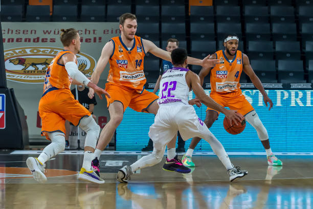 厄姆提供了 厄姆提供了