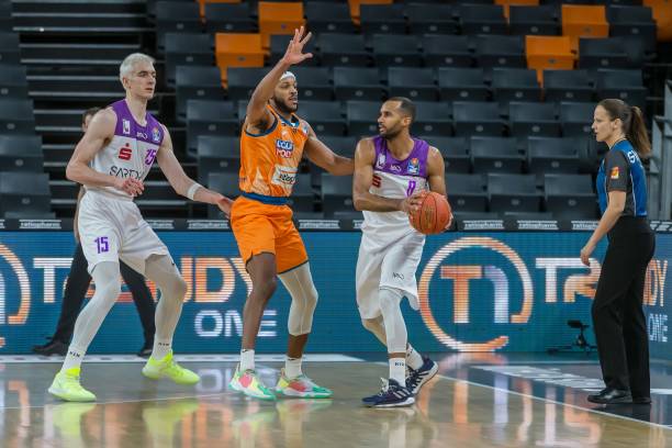 尤其是在对 尤其是在对